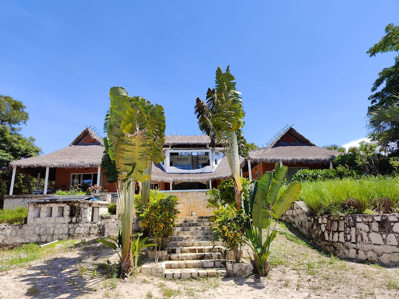 Bâtiment principal du Domaine du Mandravasarotra, Antsanitia, Boeny, Madagascar